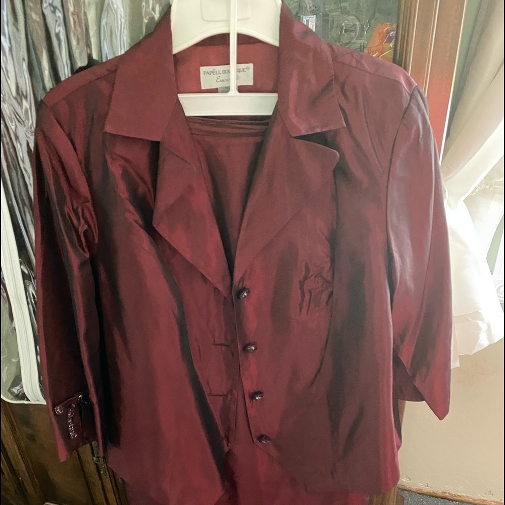 Papell Boutique 2pc taffeta like outfit, perfect for fall and winter